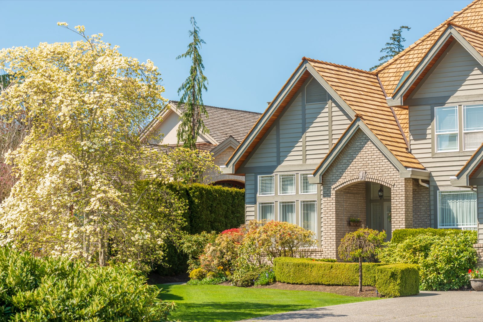 Curb Appeal Checklist to Prep Your Home to Sell